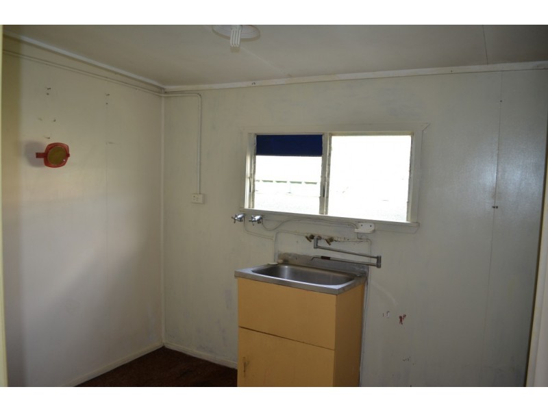 11 East, Bluff QLD 4702