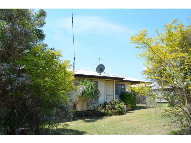 14 Wattle Street, Blackwater QLD 4717