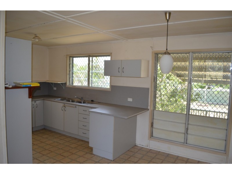 14 Wattle Street, Blackwater QLD 4717
