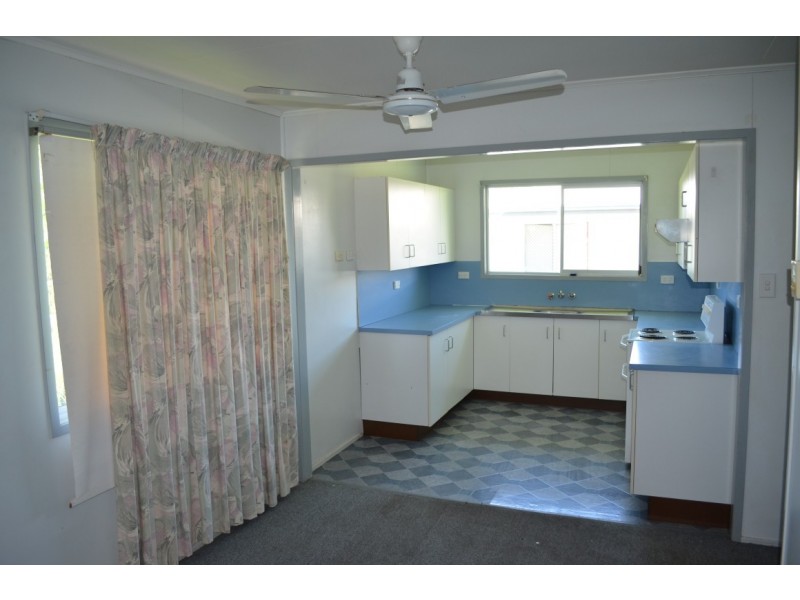 40 Bendee Crescent, Blackwater QLD 4717