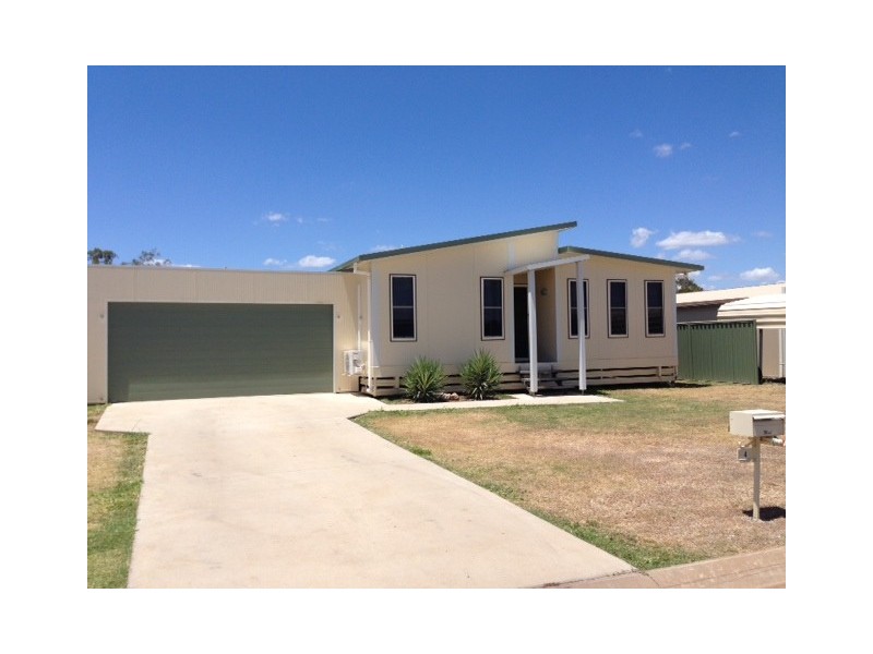 4 Summer Red Court, Blackwater QLD 4717