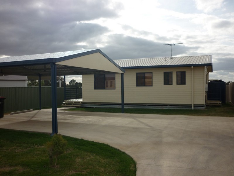 1b Summer Red Court, Blackwater QLD 4717