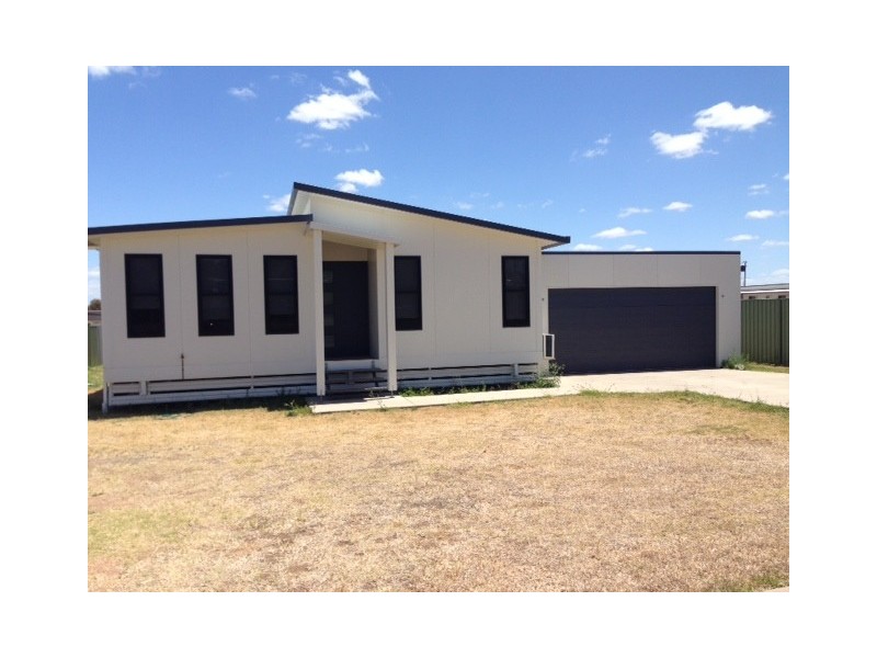 24 Hunter Street, Blackwater QLD 4717