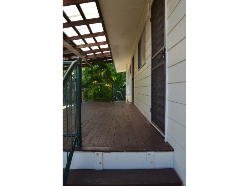8 Lawless Street, Blackwater QLD 4717