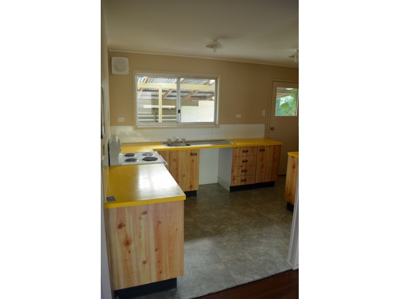 8 Lawless Street, Blackwater QLD 4717