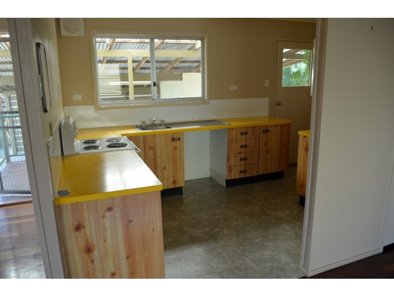 8 Lawless Street, Blackwater QLD 4717