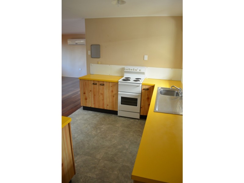 8 Lawless Street, Blackwater QLD 4717