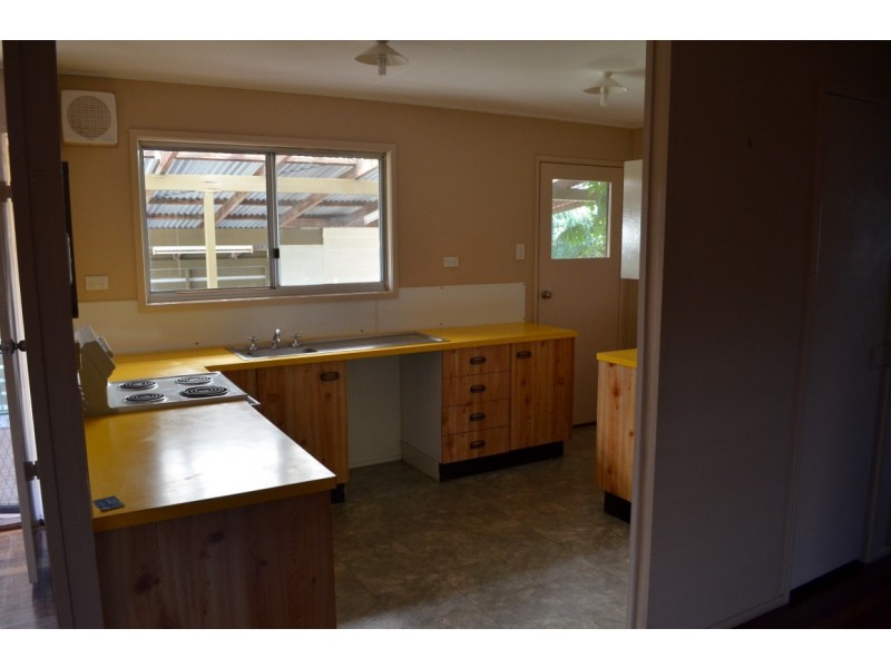 8 Lawless Street, Blackwater QLD 4717