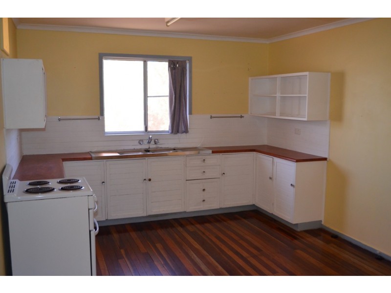 1 Blackbutt Street, Blackwater QLD 4717