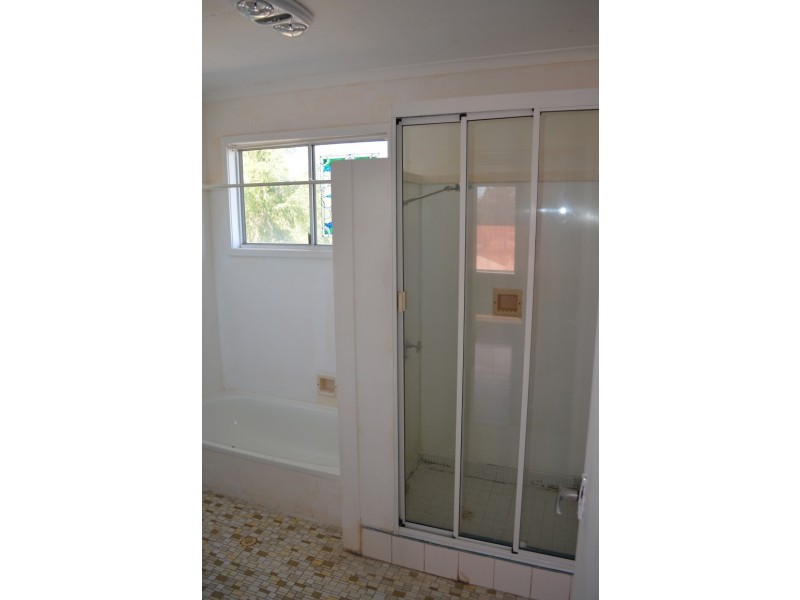 1 Blackbutt Street, Blackwater QLD 4717