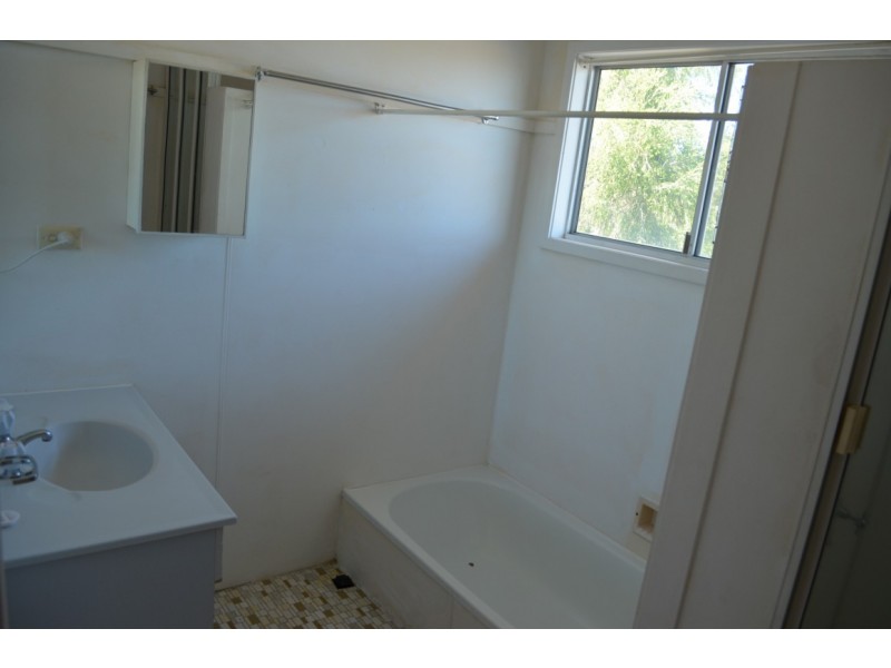 1 Blackbutt Street, Blackwater QLD 4717