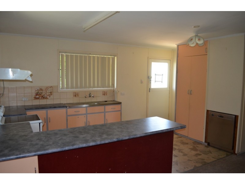 24 Bottletree Avenue, Blackwater QLD 4717