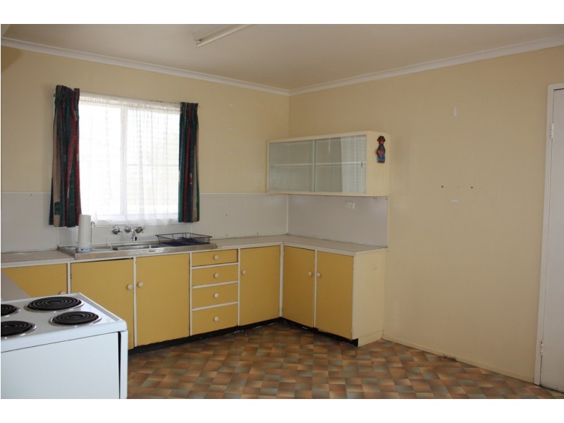 14 Bean Street, Blackwater QLD 4717