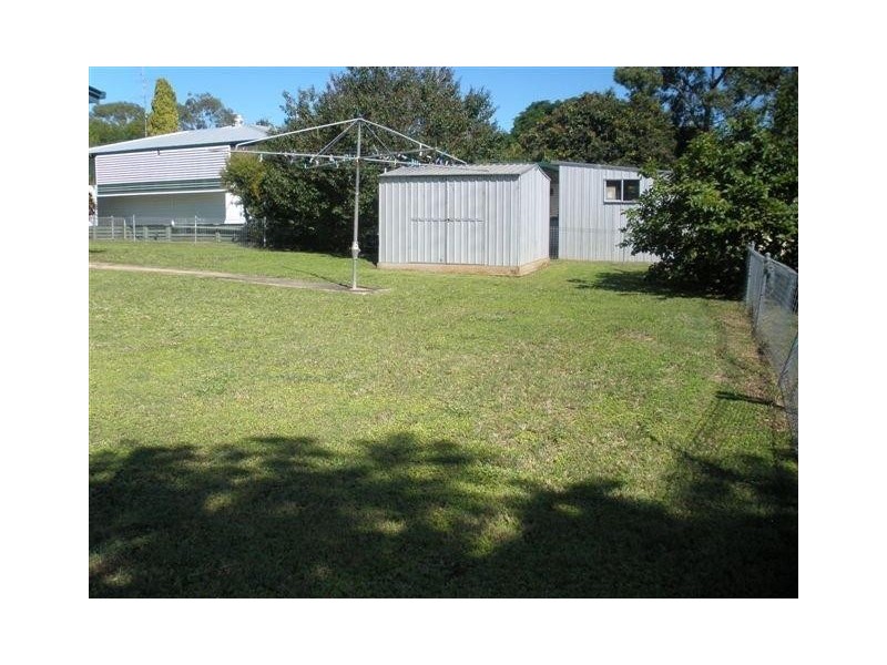 12 Arnold Street, Blackwater QLD 4717