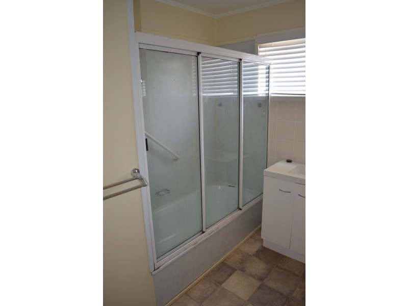 63 Wattle Street, Blackwater QLD 4717