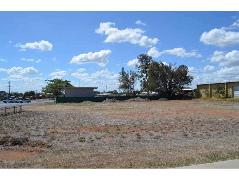 2 Bluff Street, Blackwater QLD 4717