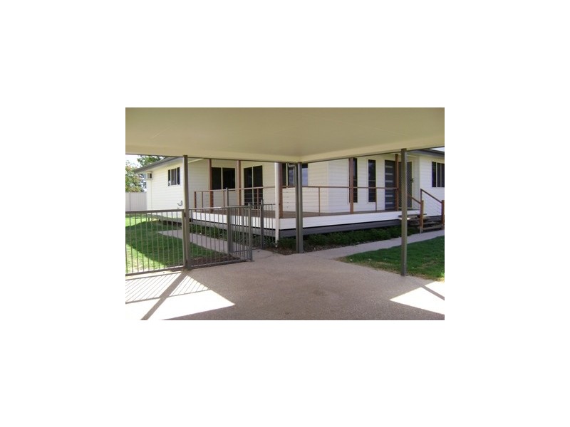 33 Bremner Street, Blackwater QLD 4717