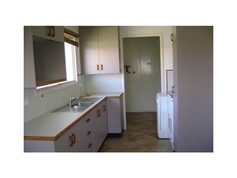 1 Cedar Street, Blackwater QLD 4717