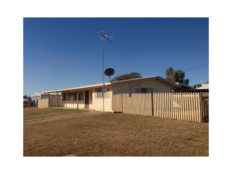 2 Umbrella Street, Blackwater QLD 4717