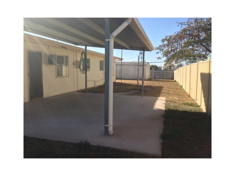 2 Umbrella Street, Blackwater QLD 4717