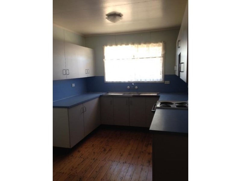 12 Box Street, Blackwater QLD 4717