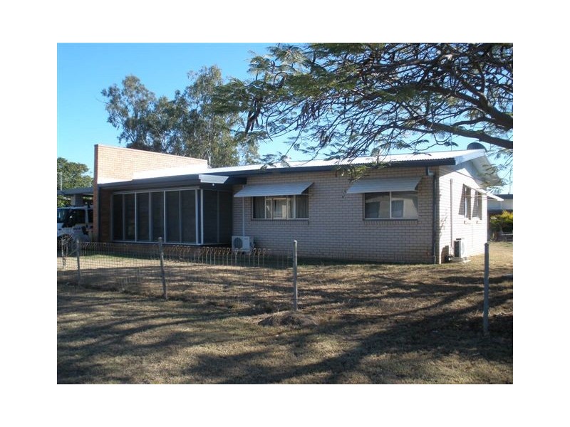 2 Evans Street, Blackwater QLD 4717