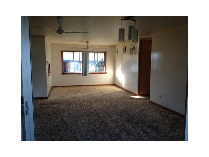 2 Evans Street, Blackwater QLD 4717