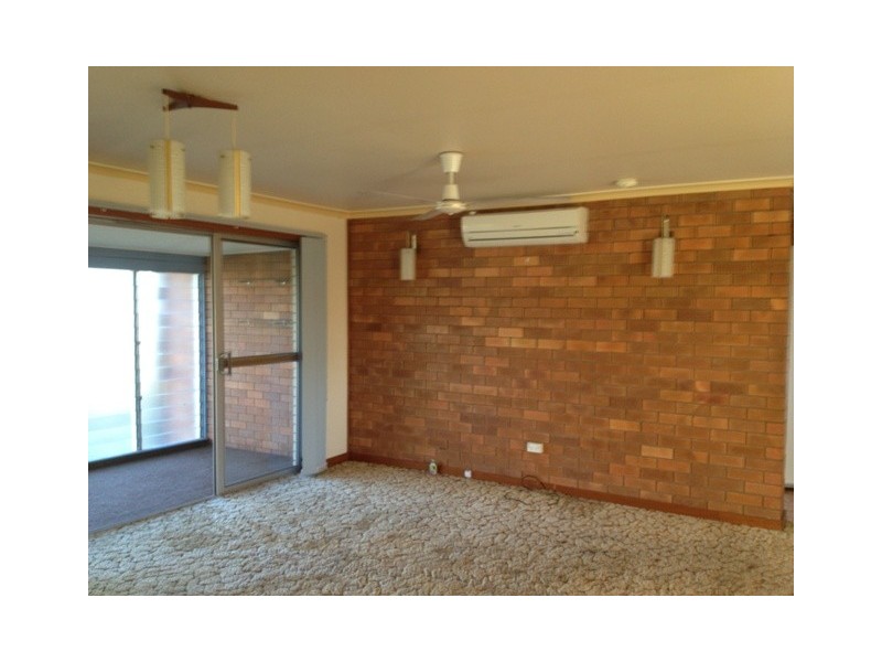 2 Evans Street, Blackwater QLD 4717