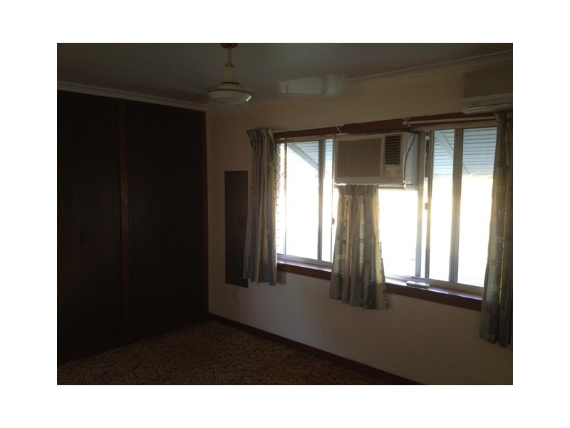 2 Evans Street, Blackwater QLD 4717