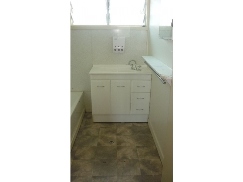 6 Long Street, Blackwater QLD 4717