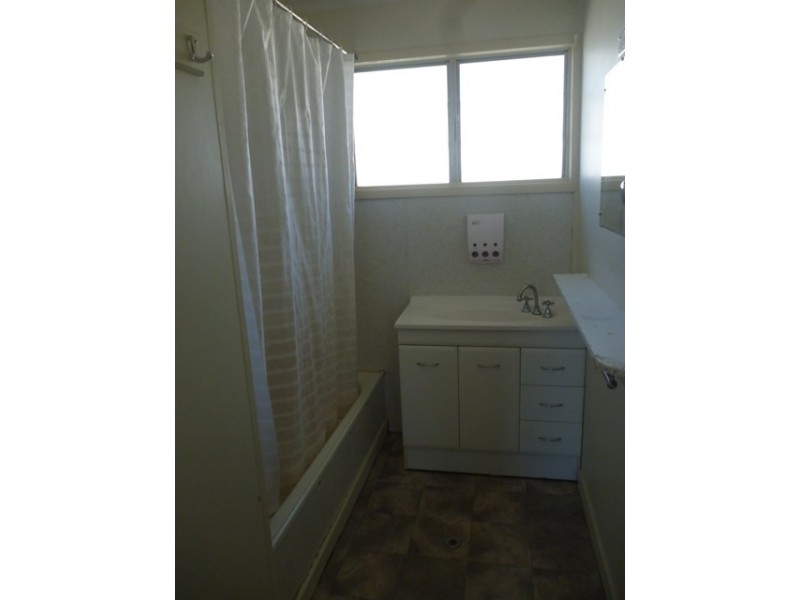 6 Long Street, Blackwater QLD 4717