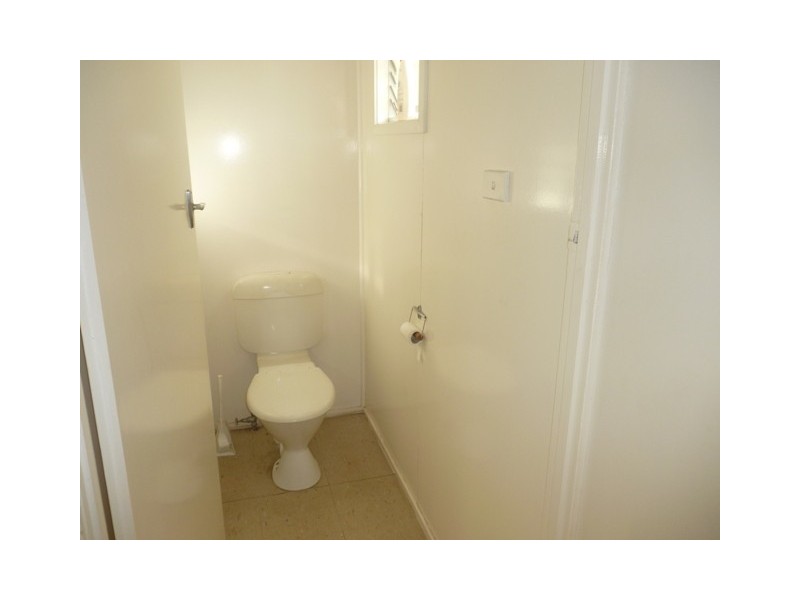 2/49  WEY STREET, Blackwater QLD 4717