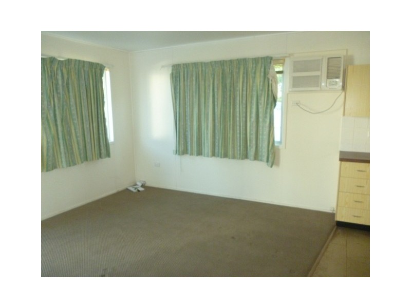 2/49  WEY STREET, Blackwater QLD 4717