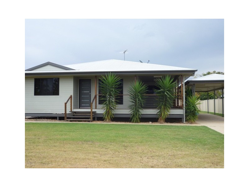 14 Panadanus Street, Blackwater QLD 4717