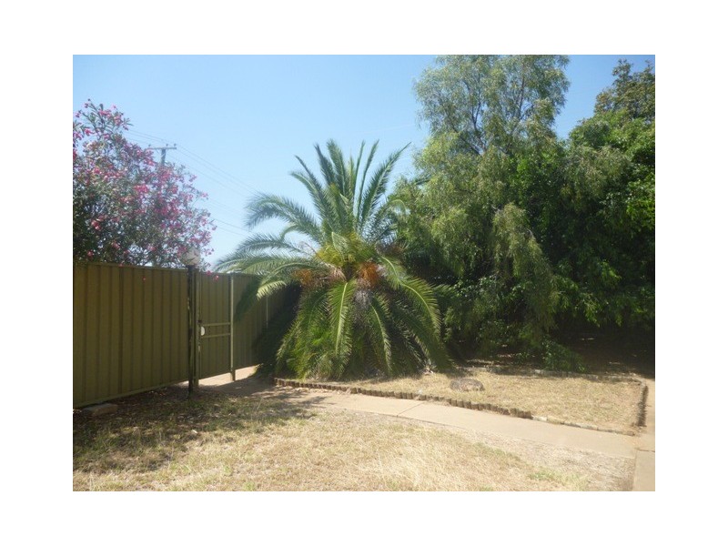 18 Mackenzie Street, Blackwater QLD 4717