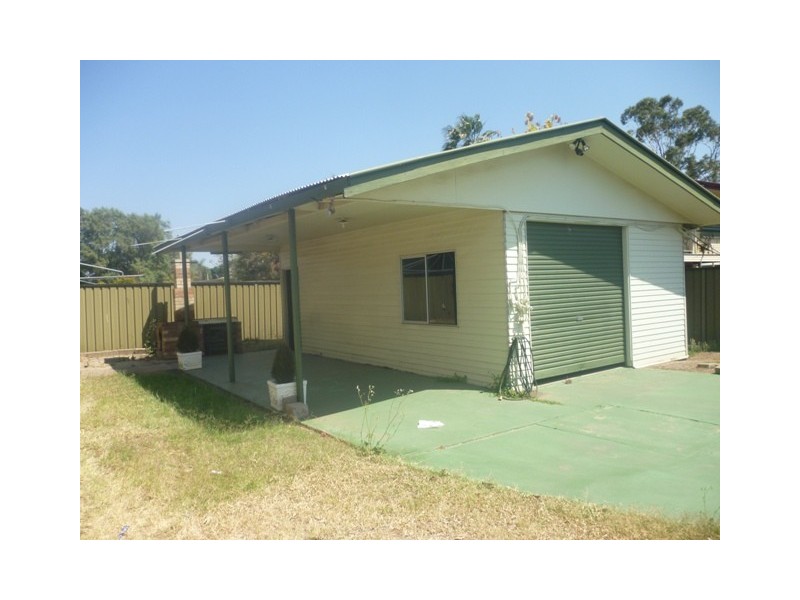 18 Mackenzie Street, Blackwater QLD 4717