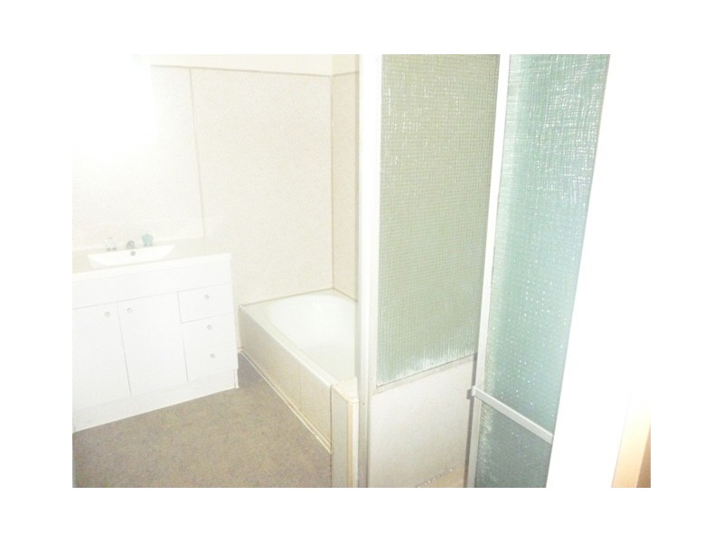 18 Mackenzie Street, Blackwater QLD 4717