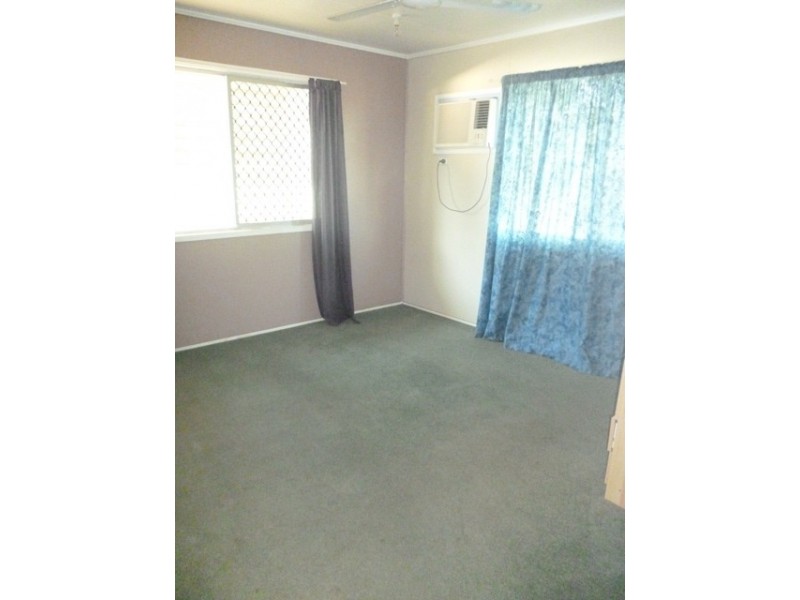 35 Bendee Street, Blackwater QLD 4717