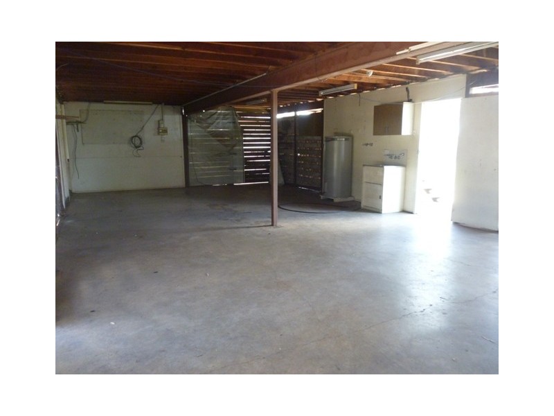 8 BIRT STREET, Blackwater QLD 4717
