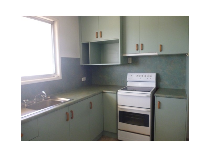 8 BIRT STREET, Blackwater QLD 4717