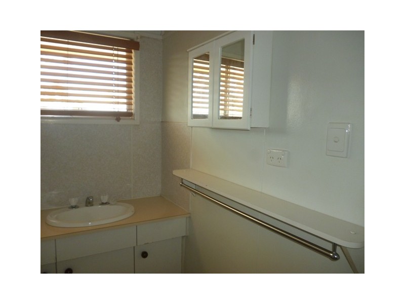 8 BIRT STREET, Blackwater QLD 4717