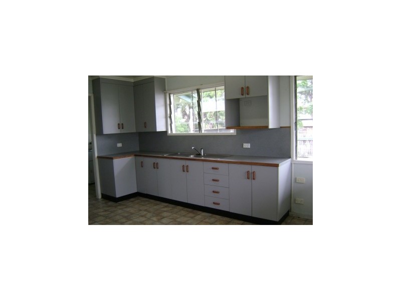 21 Fay Street, Blackwater QLD 4717