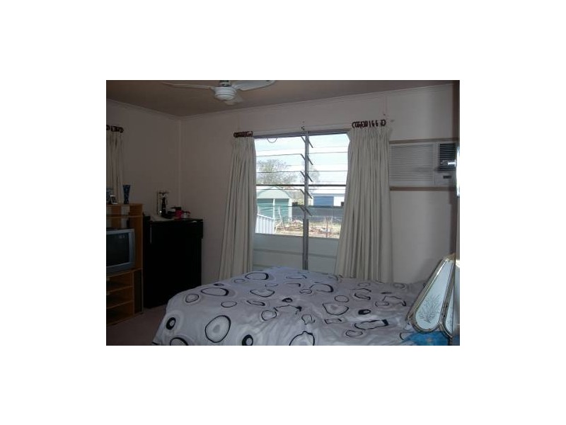 15 Bean Street, Blackwater QLD 4717