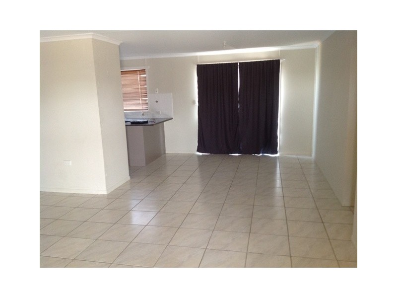 7 Summer Red Court, Blackwater QLD 4717