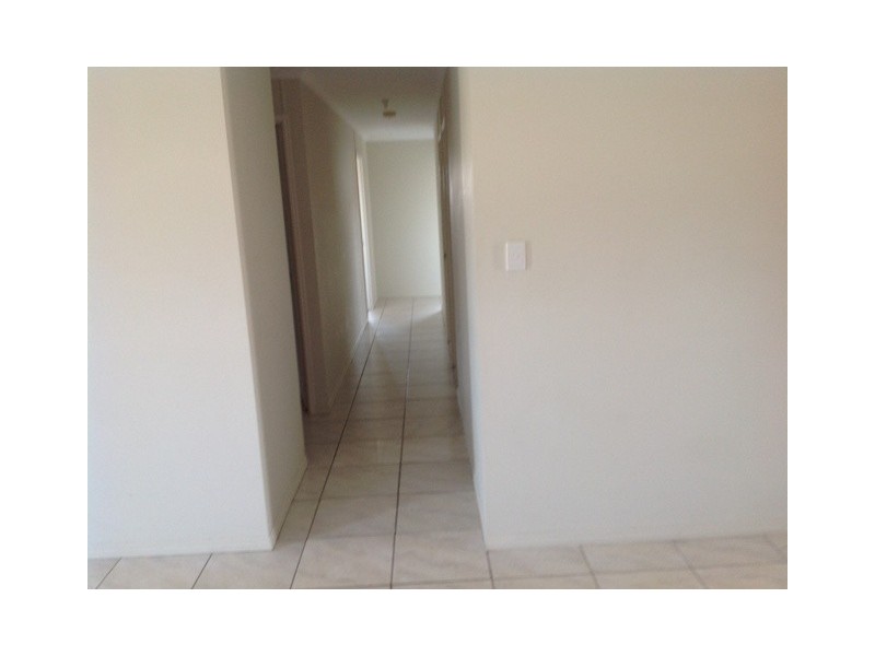 7 Summer Red Court, Blackwater QLD 4717