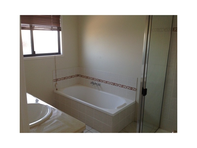 7 Summer Red Court, Blackwater QLD 4717