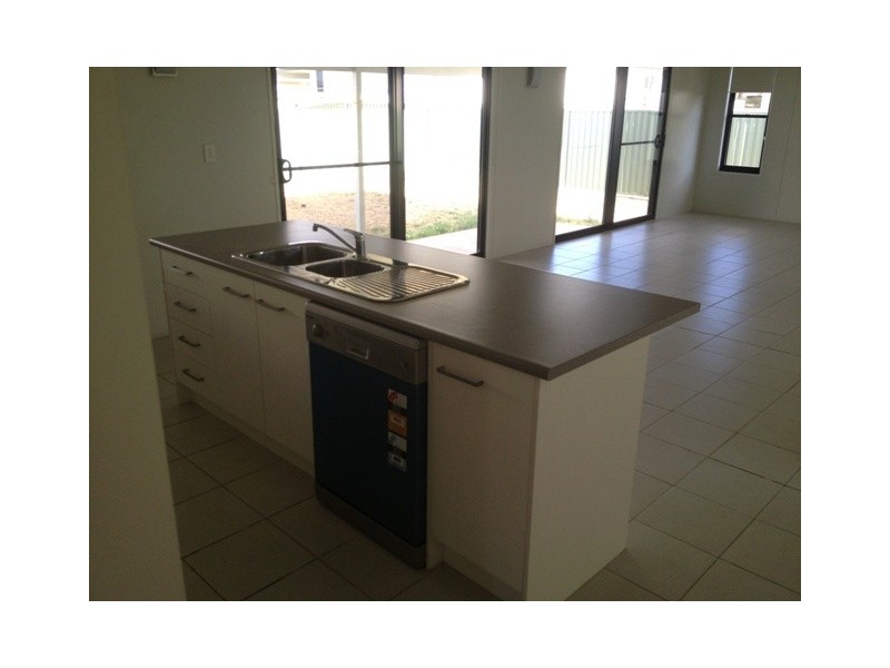 14 Summer Red Court, Blackwater QLD 4717