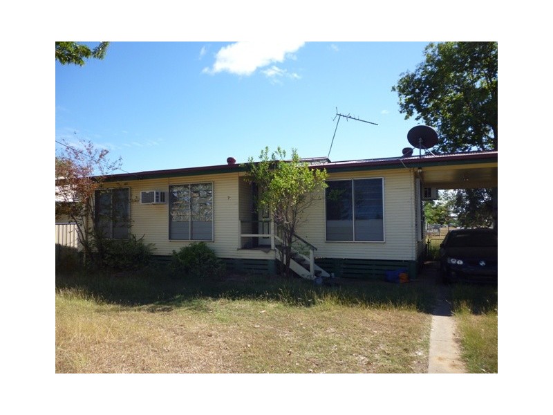 7 Oak Street, Blackwater QLD 4717