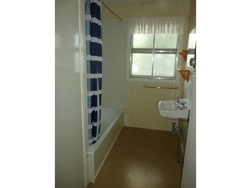 28 Sandalwood Street, Blackwater QLD 4717