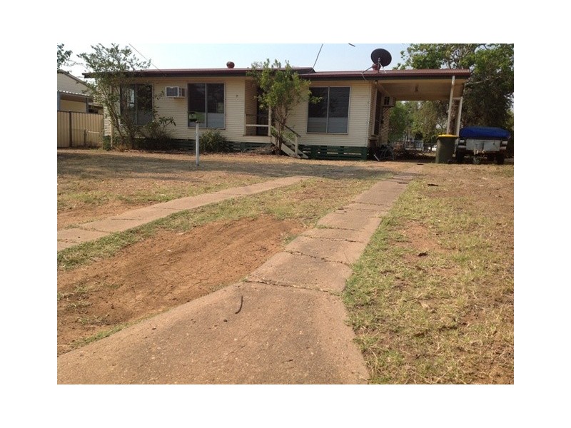 7  Oak Street, Blackwater QLD 4717